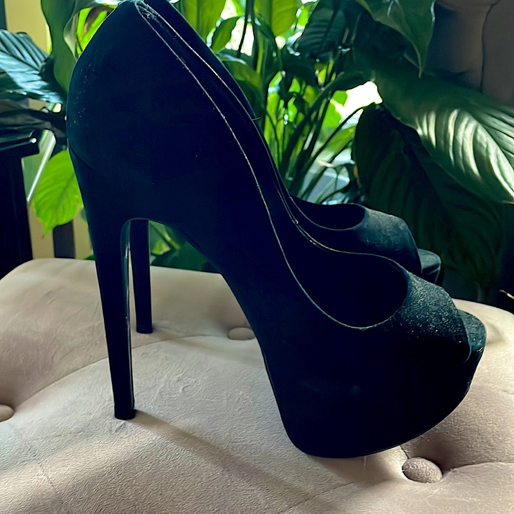 Steven Madden Platform Pumps